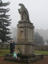 Das Denkmal in Laucha am Obertor f�r die Gefallenen des 1. Weltkrieges, Aufnahme vom Volkstrauertag am 18.11.2007