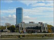 Der Klner Triangle Panorama Turm fotografiert von gegenberliegenden Rheinufer am 08.11.08. (Jeanny)