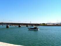 PORTIM�O (Concelho de Portim�o), 02.02.2005, Blick auf den Rio Arade mit der alten Br�cke