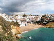 LAGOA e CARVOEIRO, Gemeindeteil Carvoeiro (Concelho de Lagoa), 07.02.2005, Blick �ber die Bucht von Westen nach Osten