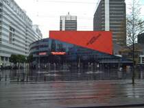 Dr. Anton Philipszaal: 
Gebaut im Jahr 1987 vom Architekt Peter G. Vermeulen.
Die spiegelnde Fassade bezieht sich st�ndig auf seine Umgebung, Besucher und Fu�g�nger.