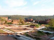 SILVES (Concelho de Silves), 24.01.2005, Blick von der Burgmauer in den Burghof, der aufgrund von Ausgrabungsarbeiten seinerzeit nicht betreten werden durfte
