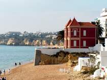 ARMA��O DE P�RA (Concelho de Silves), 23.01.2005, das viel-dichter-am-Strand-geht-nicht gelegene Haus von der Ostseite aus gesehen