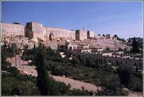 Jerusalems Altstadt ist von m�chtigen Mauern umgeben. Scan eines Dias aus dem M�rz 1978.