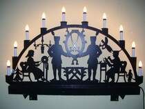 Passent zur Weihnachtszeit, ein Erzgebirgischer Schwibbogen in Scheibenberg.