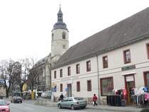 Laucha an der Unstrut - Die Obere Hauptstra�e - Die Kirchturmuhr erh�lt ein neues Zifferblatt - 07.11.2008