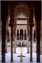 Der L�wenhof im L�wenpalast der Alhambra von Granada. Scan eines Dias aus dem Fr�hjahr 2000.