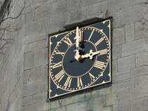 Laucha an der Unstrut - Anbringen der neuen Zeiger - Nun wird noch der groe Zeiger montiert - 19.11.2008