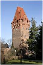 Der 50 m hohe Kapitelturm in der Burganlage von Tangermnde wurde in der zweiten Hlfte des 14. Jahrhunderts als Wehrturm errichtet. 10.02.2008