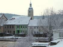 Laucha an der Unstrut - Blick von der Brcke an der Schleuse auf die Huser am Wehr - Foto vom 12.02.2009
