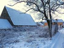 Laucha an der Unstrut - Blick zum Schwarzen Berg - vorn Scheunen vom Grundstck Siedegarten 15 - ehemals Scheibe - Foto vom 12.02.2009 
