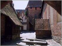 Marienburg, im Innenhof des Vorschlosses. Scan eines Dias aus dem Jahr 1974.