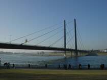 Dsseldorf, Rheinkniebrcke