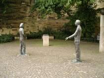 Kunst vor einer Kirche in Osnabrck.