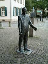 Kunst vor einer Kirche in Osnabr�ck.