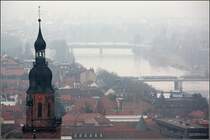 Die Altstadt von Heidelberg am Neckar. Im Vordergrund der Turm der Heiligeistkirche. 28.02.2009 (Matthias)