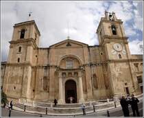 Die St. John's Co-Cathedral ist Vallettas eindrucksvollste Kirche. Der Platz zum Fotografieren war so eng, das ich drei Fotos - leider nicht perfekt - stitchen musste. 21.03.2009