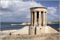 Das Siege Bell Memorial bei den Lower Barracca Gardens. 21.03.2009