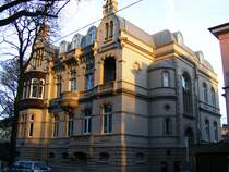 Ein Haus am Bochumer Kunstmuseum.