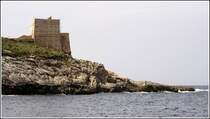 Der Xlendi Turm am Eingang der kleinen Bucht, an dessen Ende Xlendi liegt. 28.03.2009