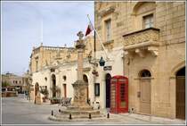 In Gharb gibt es in dem Flachbau ein sehenswertes kleines Folkloremuseum direkt neben der Polizeistation. 28.03.2009