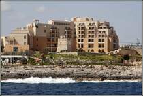 Der St. Georg's Tower in St. Julian's ist vor der dahinterliegenden modernen Bebauung kaum auszumachen. 23.03.2009