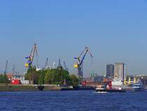 Von den Landungsbrcken aus hat man einen herlichen Blick auf einen Teil des Gro- und Handelshafen's Hamburg.