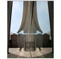 Neues Museum N�rnberg: die Glasfassade mit dem Eingang. 25.04.2009 (Matthias)