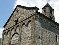 Giornico TI, San Nicolao. Romanische Kirche (12. Jh.), gleich neben der Gotthard-Eisenbahnbergstrecke, 15. Juni 2003