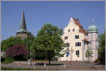 Der alte Adelssitz Ledenhof in Osnabr�ck liegt schr�g gegen�ber dem Schloss. Links ist der �ber 100 m hohe Kirchturm der Katharinenkirche zu sehen. 24.05.2009