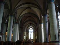 Essen. Dom, Mittelschiff Richtung Osten und Chor, 14. Mai 2009 17:25