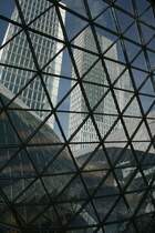 Blick durch die sehr futuristisch anmutente Glaskonstruktion der Zeil Galerie.10.05.09.