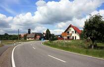 Ortsteil Coschen, Hauptstra�e, aus Richtung ehemals Żytowań (Seitwann), Oder-Neisse-Radweg, 04.06.09
