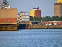 und das ganze von Seeseite aus, die Bunkeranlagen unterhalb des B�rokomplexes