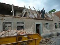 Laucha an der Unstrut - In der Herrenstra�e wird ein altes Wohnhaus saniert - Foto vom 12.06.2009