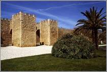 Die Altstadt von Lagos ist von einer gut renovierten Mauer umgeben. Scan eines Dias aus dem Jahr 1998.