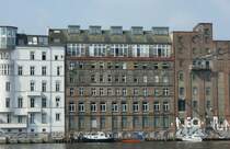 Die Anschrift der K�nigst�dtischen Dampf-Wasch Anstalt beim Osthafen veranlasste mich zu diesem Foto. Mich interessiert die Geschichte dazu, leider habe ich aber keine Informationen dazu finden k�nnen. Vielleicht weiss jemand mehr dar�ber?
(Juni 2009)