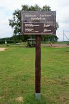 Gemeinde Neissemnde, Ortsteil Ratzdorf.  The King of Pop  und sein Spielplatz. Mit einer Spende von 32 000 DM fr Hochwasser-Opfer 1997 von Michael Jackson, wurde vor 11 Jahren in Ratzdorf ein Spielplatz fr groe und kleine Jackson-Fan erffnet. gesehen am 24.07.09