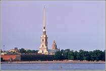 Die Peter und Paul Kathedrale in der gleichnamigen Festung. Scan eines Dias vom August 1974. Damals hie St. Petersburg noch Leningrad.