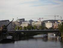 Blick von der Alten Brcke auf die Wilhelm-Heinrich-Brcke, und ein Teil des Stadtbildes von Saarbrcken.