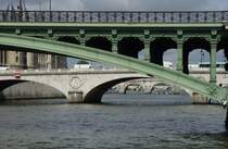...sous les ponts de Paris - so heisst es in dem franz�sischen Chanson. Hier die Br�cken Notre Dame, Pont au Chage, Pont Neuf, die Passerelle der Pont des Arts, Pont du Carrousel
