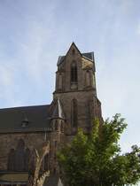 Das Bild zeigt einen Turm der Pfarrkirche St. Josef in Saarbrcken.