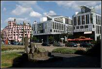 Moderne Bebauung am Breiten Weg - die  Gr�ne Zitadelle  (links) darf da nicht fehlen! (August 2009)