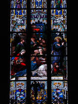 Meran, Pfarrkirche St. Nikolaus. Ausschnitt Glasmalerarbeit eines Fensters an der Sdseite. Innenaufnahme vom 06. Sept. 2009, 18:48