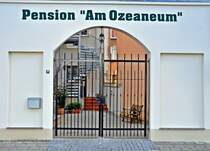 Bild 15695 mit Hausadresse,
mit allem wie original,
Toreinfahrt am Stralsunder Hafen