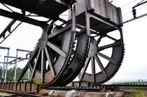 die Eisenbahnbrcken ber die Peene in Anklam sind als Rollklappbrcken konzepiert