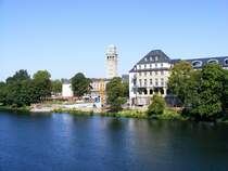 Der Blick von der Schlobrcke ber die Ruhr zum Rathausturm
