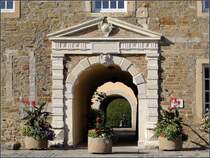 Das Tor zum Innenhof des Schlosses Frstenau. 01.09.2009