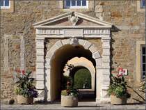 Das Tor zum Innenhof des Schlosses F�rstenau. 01.09.2009