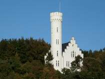 Das Wahrzeichen vom kleinen �rtchen Lietzow ist das schon weitem aus dem Zug und dem Auto sichtbare kleine Schl�sschen das leider in Privatbesitz ist.